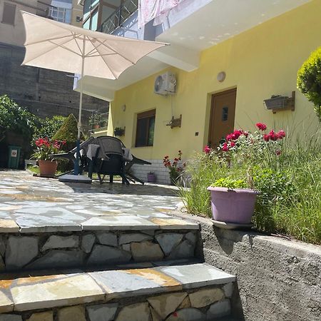 Artur'S Apartment Gjirokastër Esterno foto